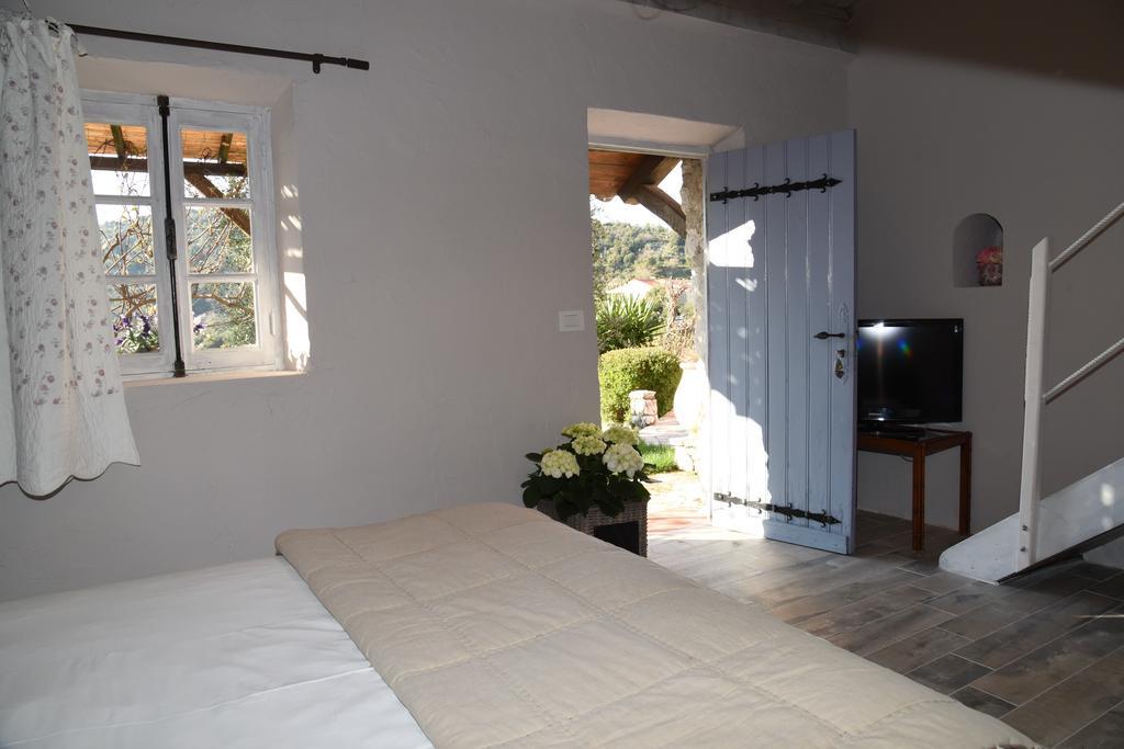 Le Mas De L'Aighetta Bed and Breakfast Èze Esterno foto